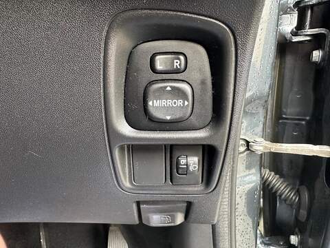 Peugeot 108 1.2 VTi PureTech Allure Hatchback 5dr Petrol Manual Euro 5 (82 ps) - U125501