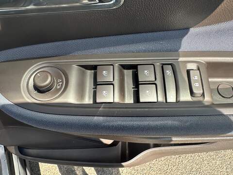 Vauxhall Mokka 1.6 Exclusiv SUV 5dr Petrol Manual 2WD Euro 5 (s/s) (115 ps) - U125509