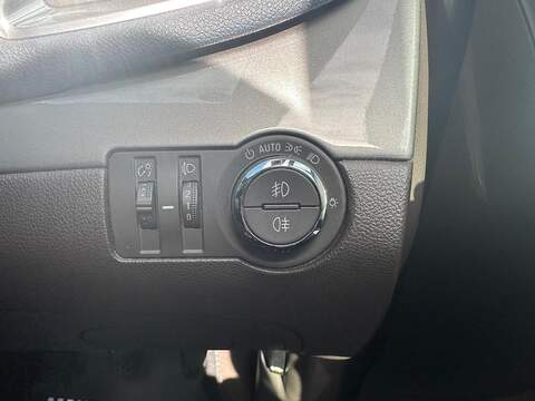 Vauxhall Mokka 1.6 Exclusiv SUV 5dr Petrol Manual 2WD Euro 5 (s/s) (115 ps) - U125509