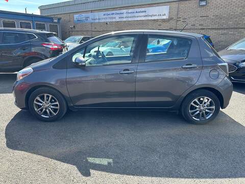 Toyota Yaris 1.33 Dual VVT-i Icon Plus Euro 5 5dr - U125517