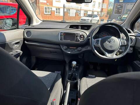 Toyota Yaris 1.33 Dual VVT-i Icon Plus Euro 5 5dr - U125517