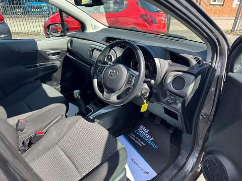 Toyota Yaris 1.33 Dual VVT-i Icon Plus Euro 5 5dr - U125517