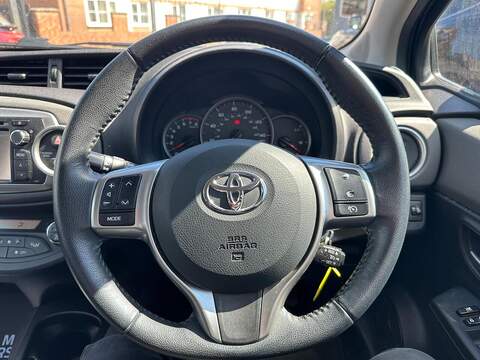 Toyota Yaris 1.33 Dual VVT-i Icon Plus Euro 5 5dr - U125517