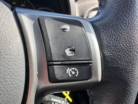 Toyota Yaris 1.33 Dual VVT-i Icon Plus Euro 5 5dr - U125517
