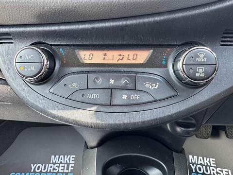 Toyota Yaris 1.33 Dual VVT-i Icon Plus Euro 5 5dr - U125517