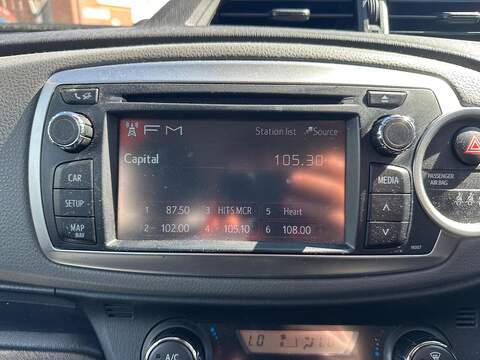 Toyota Yaris 1.33 Dual VVT-i Icon Plus Euro 5 5dr - U125517