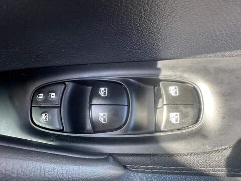 Nissan Qashqai 1.5 dCi N-Connecta Euro 6 (s/s) 5dr - U125520