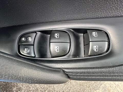 Nissan Qashqai 1.5 dCi N-Connecta Euro 6 (s/s) 5dr - U125532