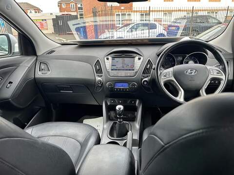 Hyundai ix35 2.0 CRDi Premium SUV 5dr Diesel Manual 4WD Euro 5 (134 bhp) - U125561