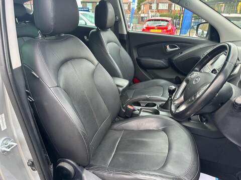 Hyundai ix35 2.0 CRDi Premium SUV 5dr Diesel Manual 4WD Euro 5 (134 bhp) - U125561