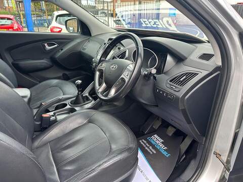 Hyundai ix35 2.0 CRDi Premium SUV 5dr Diesel Manual 4WD Euro 5 (134 bhp) - U125561