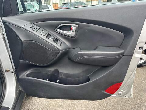 Hyundai ix35 2.0 CRDi Premium SUV 5dr Diesel Manual 4WD Euro 5 (134 bhp) - U125561