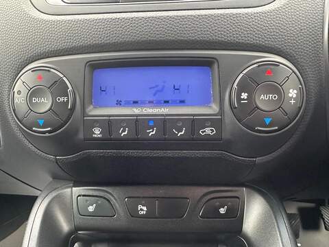 Hyundai ix35 2.0 CRDi Premium SUV 5dr Diesel Manual 4WD Euro 5 (134 bhp) - U125561