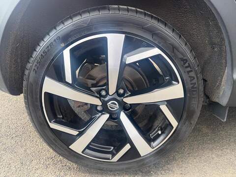 Nissan Qashqai 1.3 DIG-T Tekna Euro 6 (s/s) 5dr - U125577