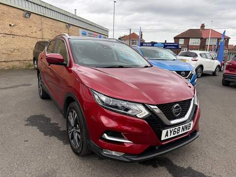Nissan Qashqai Pulsar N-Connecta Hatchback 1 Manual Petrol