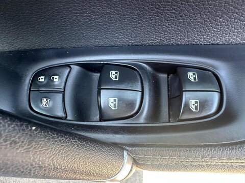 Nissan Qashqai 1.3 DIG-T Tekna Euro 6 (s/s) 5dr - U125583