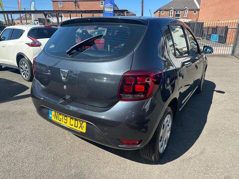 Dacia Sandero 1.0 SCe Essential Hatchback 5dr Petrol Manual Euro 6 (75 ps) - U125591
