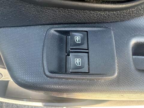 Dacia Sandero 1.0 SCe Essential Hatchback 5dr Petrol Manual Euro 6 (75 ps) - U125591