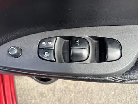 Nissan Pulsar 1.2 DIG-T N-Connecta Euro 6 (s/s) 5dr - U125599