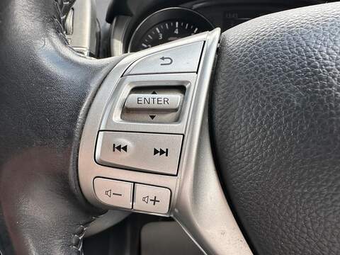 Nissan Pulsar 1.2 DIG-T N-Connecta Euro 6 (s/s) 5dr - U125599