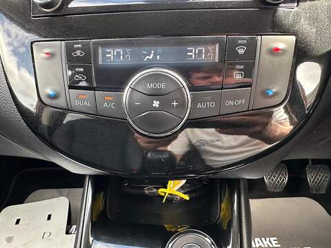 Nissan Pulsar 1.2 DIG-T N-Connecta Euro 6 (s/s) 5dr - U125599
