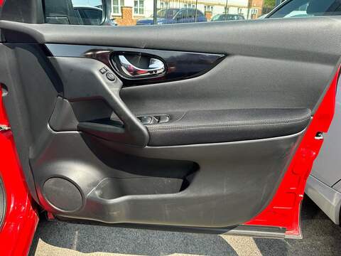 Nissan Qashqai 1.2 DIG-T Acenta 2WD Euro 6 (s/s) 5dr - U125602
