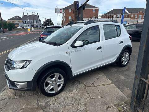 Dacia Sandero Stepway 1.5 dCi Laureate Hatchback 5dr Diesel Manual Euro 5 (90 ps) - U125615