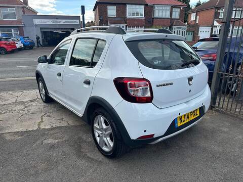 Dacia Sandero Stepway 1.5 dCi Laureate Hatchback 5dr Diesel Manual Euro 5 (90 ps) - U125615