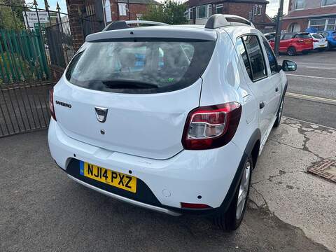 Dacia Sandero Stepway 1.5 dCi Laureate Hatchback 5dr Diesel Manual Euro 5 (90 ps) - U125615