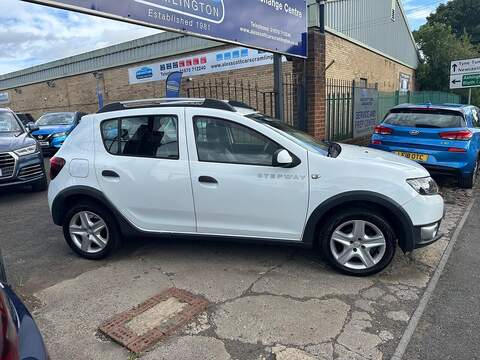 Dacia Sandero Stepway 1.5 dCi Laureate Hatchback 5dr Diesel Manual Euro 5 (90 ps) - U125615