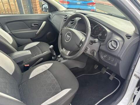 Dacia Sandero Stepway 1.5 dCi Laureate Hatchback 5dr Diesel Manual Euro 5 (90 ps) - U125615