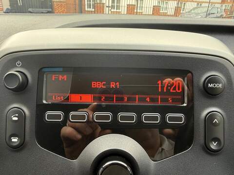 Toyota AYGO 1.0 VVT-i x-play Euro 6 5dr - U125619