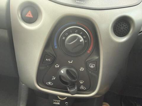 Toyota AYGO 1.0 VVT-i x-play Euro 6 5dr - U125619