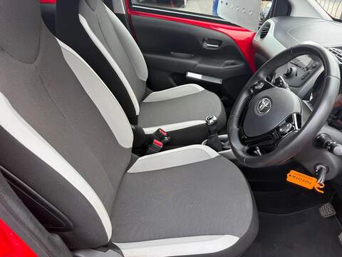 Toyota AYGO 1.0 VVT-i x-play Euro 6 5dr - U125619