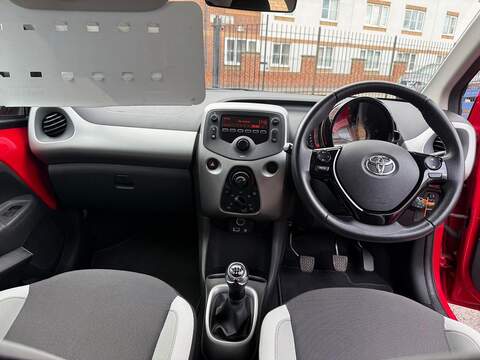 Toyota AYGO 1.0 VVT-i x-play Euro 6 5dr - U125619