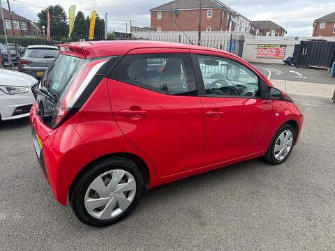 Toyota AYGO 1.0 VVT-i x-play Euro 6 5dr - U125619