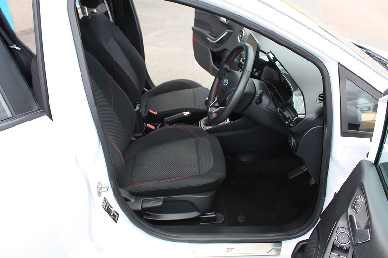 Ford Fiesta 1.0T EcoBoost ST-Line Edition - U270