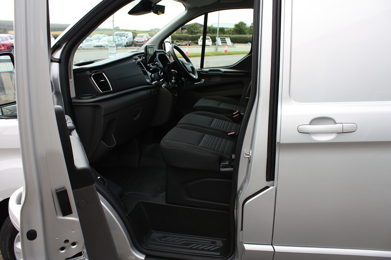 Ford Transit Custom 2.0 EcoBlue Limited 300 SWB - U275