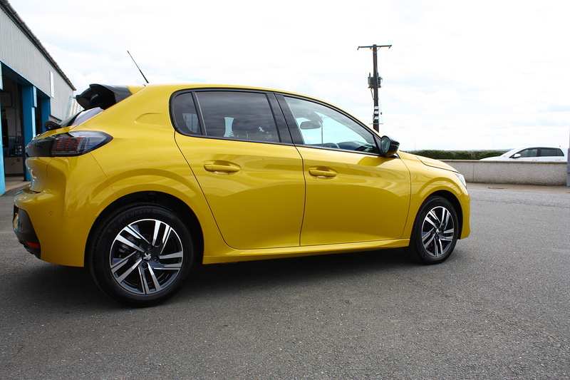 Peugeot 208 1.2 PureTech Allure Premium + - U305