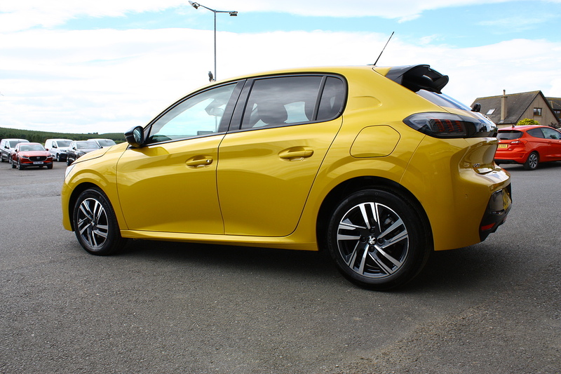 Peugeot 208 1.2 PureTech Allure Premium + - U305