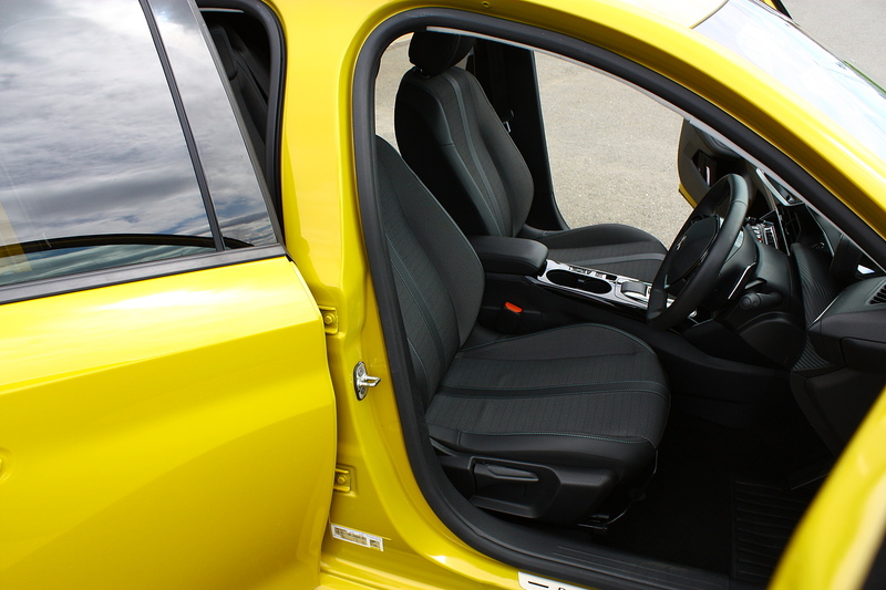 Peugeot 208 1.2 PureTech Allure Premium + - U305