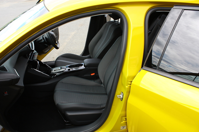 Peugeot 208 1.2 PureTech Allure Premium + - U305