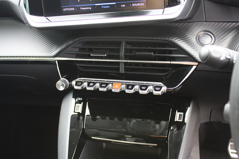 Peugeot 208 1.2 PureTech Allure Premium + - U305