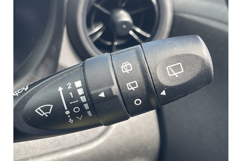 1.0 SE Hatchback 5dr Petrol Manual Euro 6 (s/s) (67 ps)