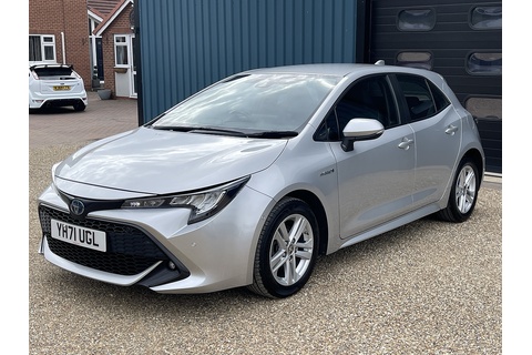 1.8 VVT-h GPF Icon Tech Hatchback 5dr Petrol Hybrid CVT Euro 6 (s/s) (122 ps)