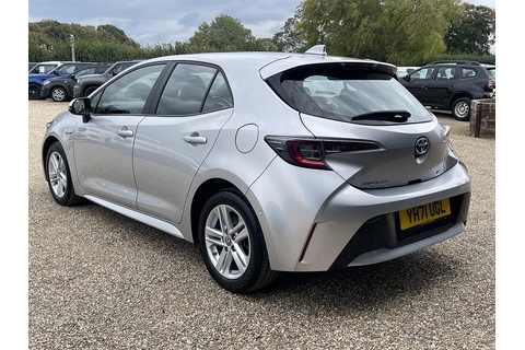 1.8 VVT-h GPF Icon Tech Hatchback 5dr Petrol Hybrid CVT Euro 6 (s/s) (122 ps)