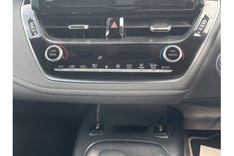 1.8 VVT-h GPF Icon Tech Hatchback 5dr Petrol Hybrid CVT Euro 6 (s/s) (122 ps)