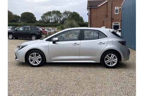 1.8 VVT-h GPF Icon Tech Hatchback 5dr Petrol Hybrid CVT Euro 6 (s/s) (122 ps)