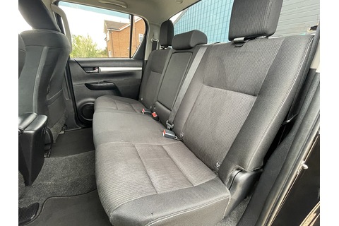 2.8 D-4D Invincible Pickup Double Cab 4dr Diesel Auto 4WD Euro 6 (s/s) (204 ps)