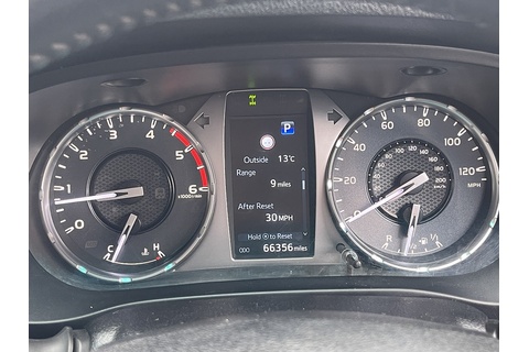 2.8 D-4D Invincible Pickup Double Cab 4dr Diesel Auto 4WD Euro 6 (s/s) (204 ps)